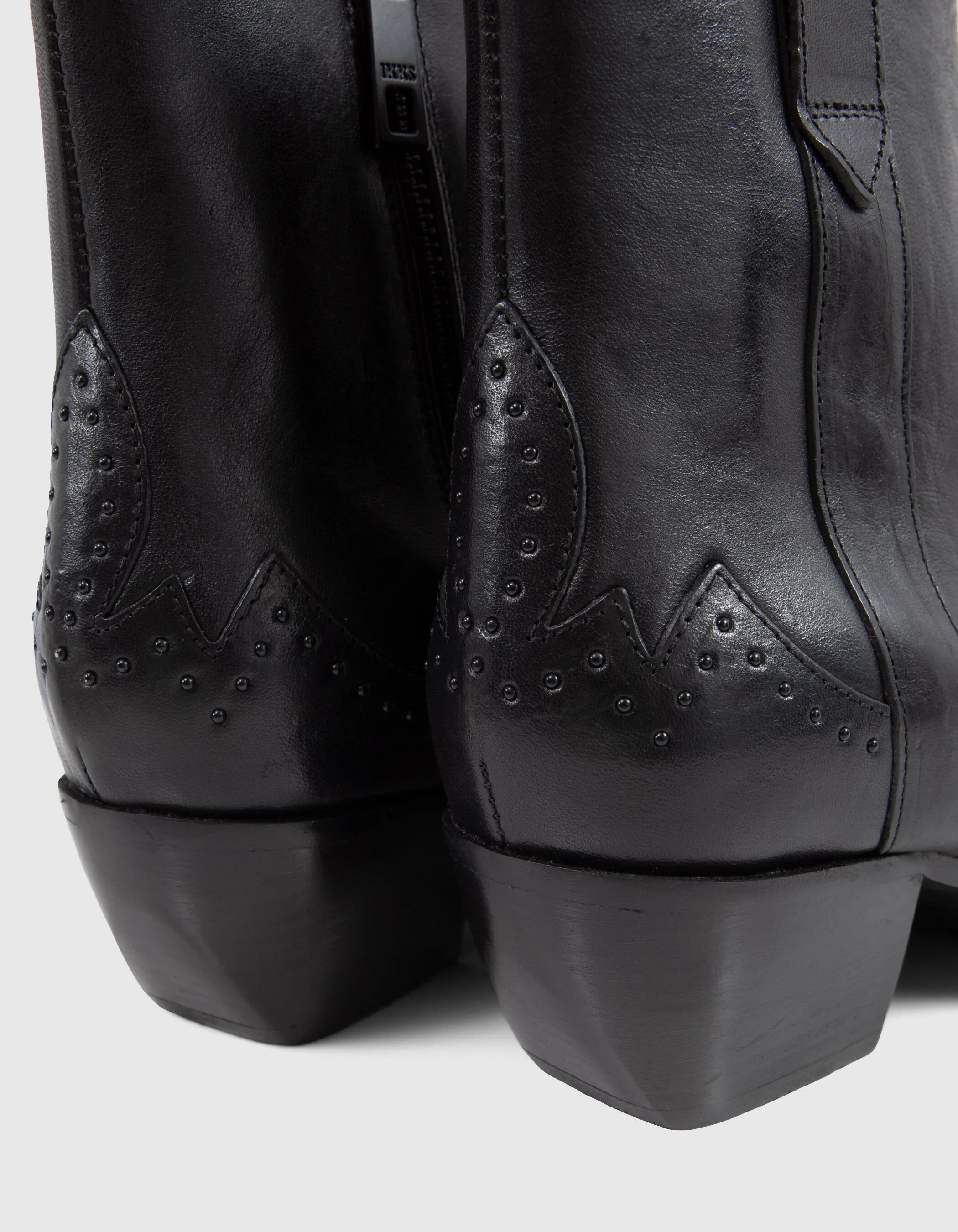 Boots santiags noires cuir décor clous Femme