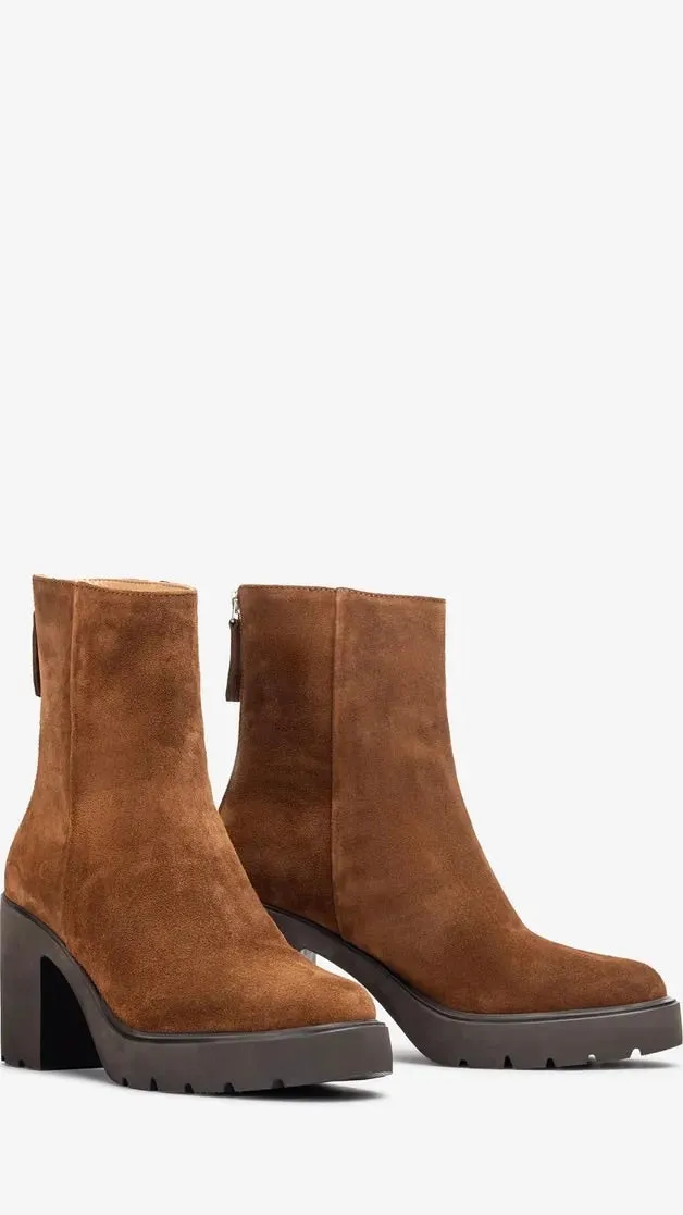 BOOTS UNISA KHAN_BS