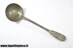 Louche en fer étamé, début 20e siècle. matériel collectif