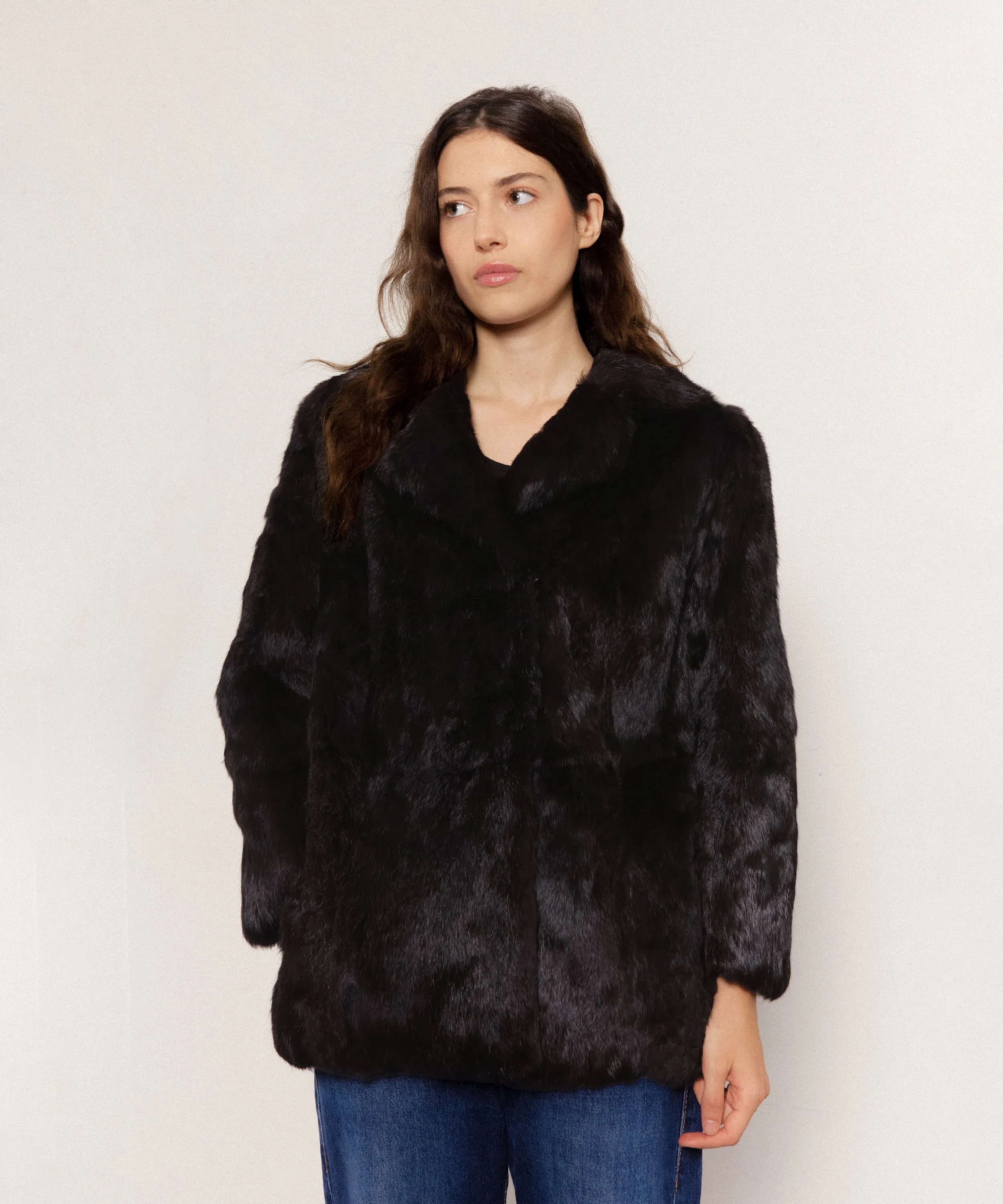 Manteau noir en fourrure