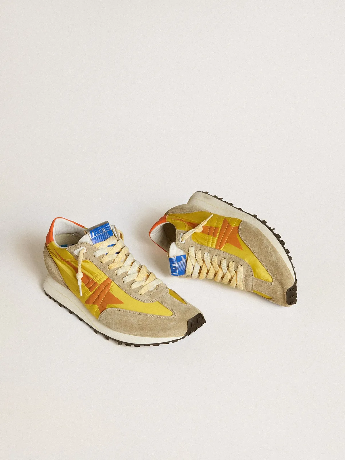 Marathon pour avec tige en nylon jaune et étoile orange | Golden Goose